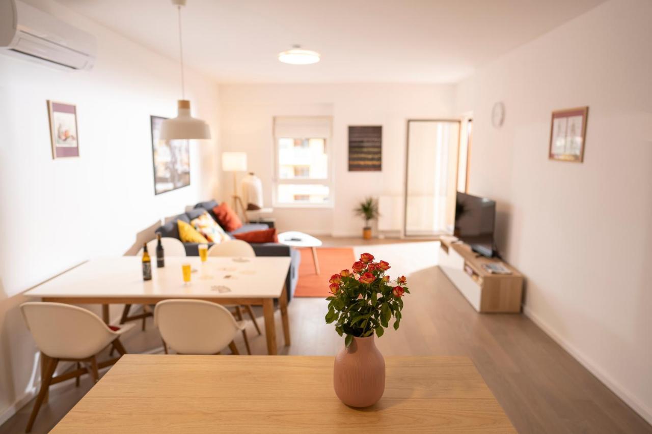 Mannequin: Sea View, Private Parking In The Garage Apartment Rijeka Exterior photo