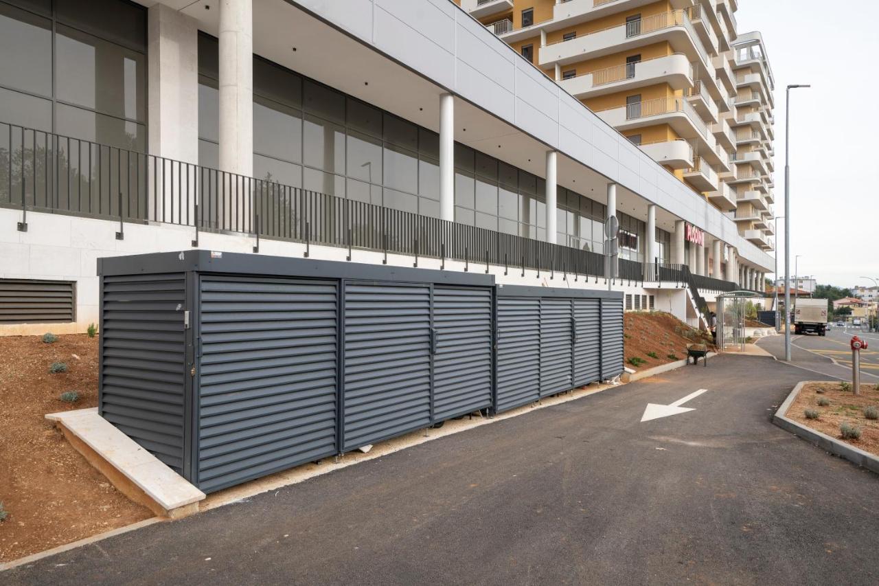 Mannequin: Sea View, Private Parking In The Garage Apartment Rijeka Exterior photo