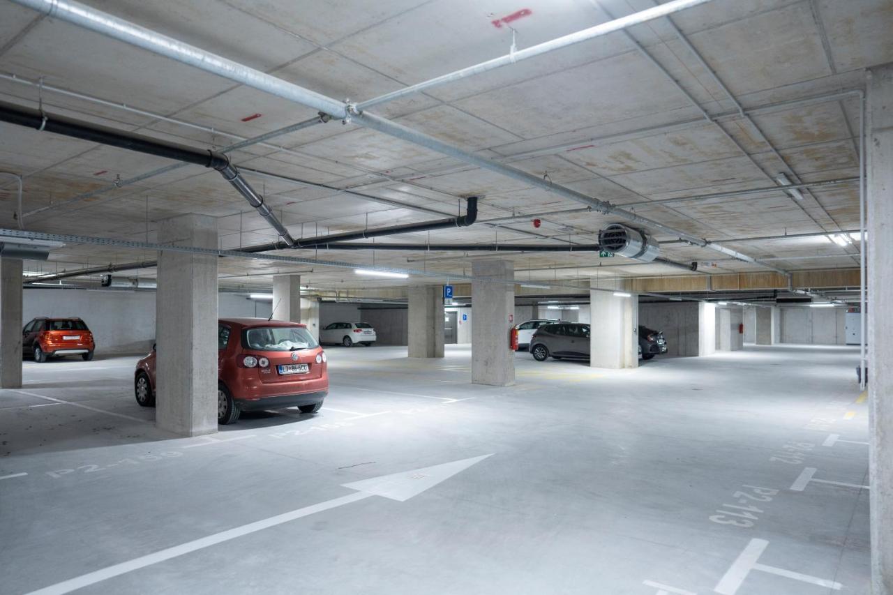Mannequin: Sea View, Private Parking In The Garage Apartment Rijeka Exterior photo