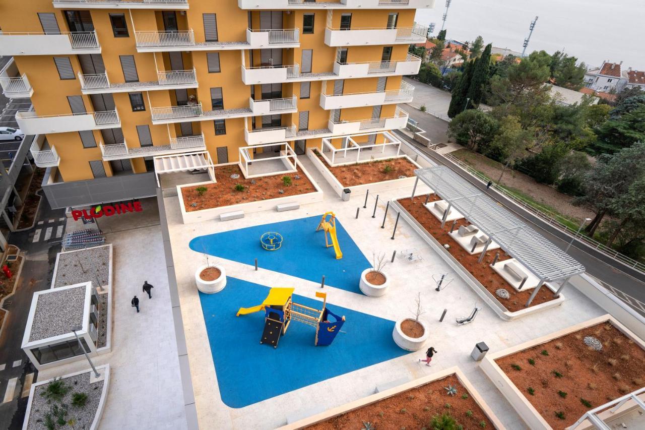 Mannequin: Sea View, Private Parking In The Garage Apartment Rijeka Exterior photo