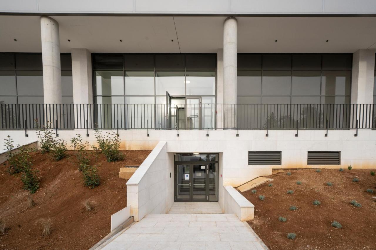 Mannequin: Sea View, Private Parking In The Garage Apartment Rijeka Exterior photo