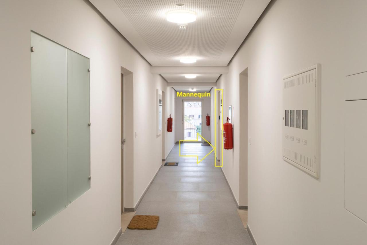Mannequin: Sea View, Private Parking In The Garage Apartment Rijeka Exterior photo